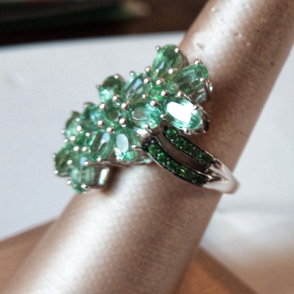 Genuine Kyanite & Tsavorite Ring - Picture 2 of 3